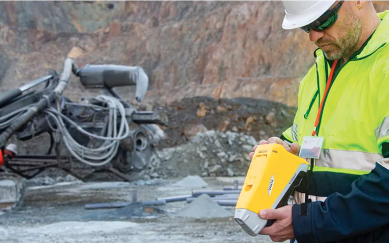 Nadir Toprak Elementlerinin XRF Analizi: Vanta Max